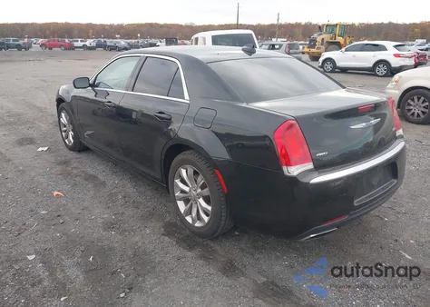 2018 Chrysler 300 Touring L Awd z USA, uszkodzony, nr VIN 2C3CCARG5JH257957